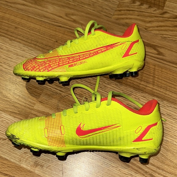 Used-Nike soccer cleats kids size 3.5 - Picture 3 of 5